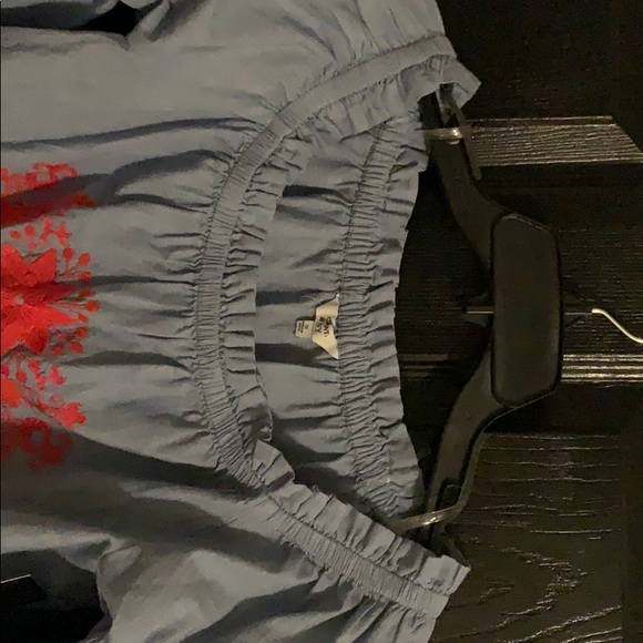 Crown & Ivy Top - Picture 2 of 4